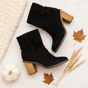 👢Black Suede Ankle Boots with Wooden Heel - Size 7👢